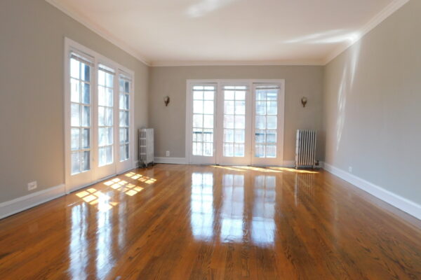 Image of Beautiful North Evanston 1Br – Large rooms, formal dining room, HWF, lots of closets & great light!