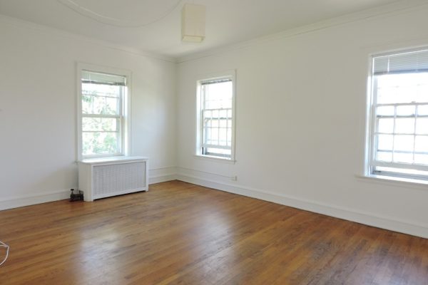 1200 Simpson/2060 Ridge living room