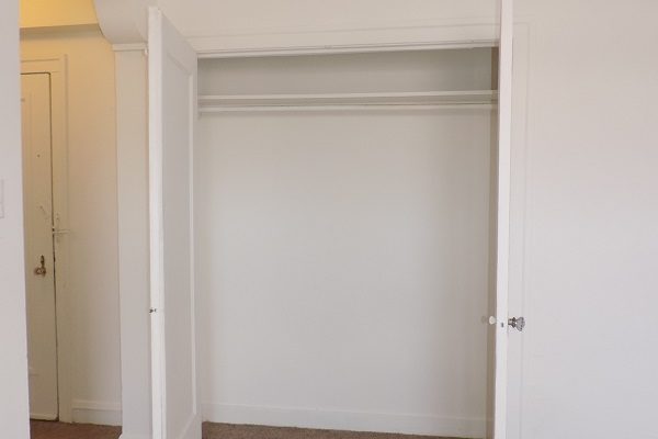 1570 Oak closet