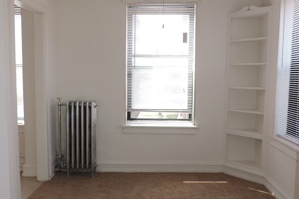 1570 Oak bedroom