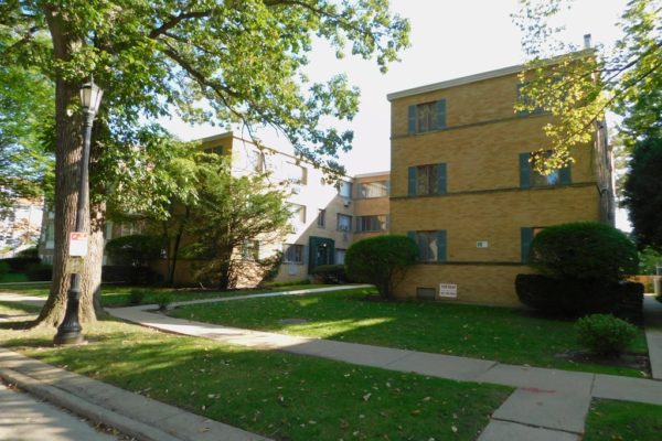 Image of Big, bright North Evanston 2Br with/mod kitchen, dining area and A/C !