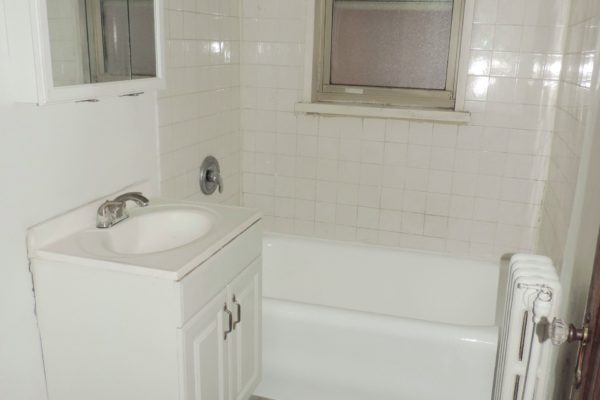 1245 Elmwood bathroom