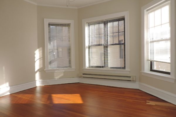 925-31 Forest Ave sunny living area