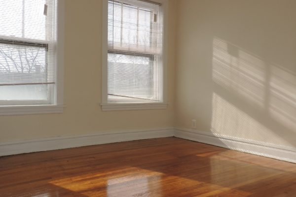 902-912 Elmwood/903 Main smaller bedroom