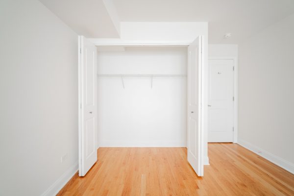 515 Sheridan closet space