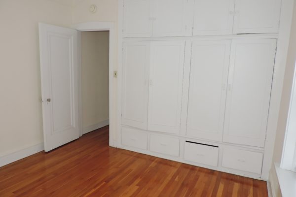 733-739 Hinman closet space