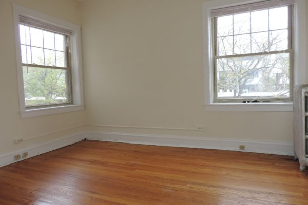 2525-2537 Eastwood Ave large bedroom