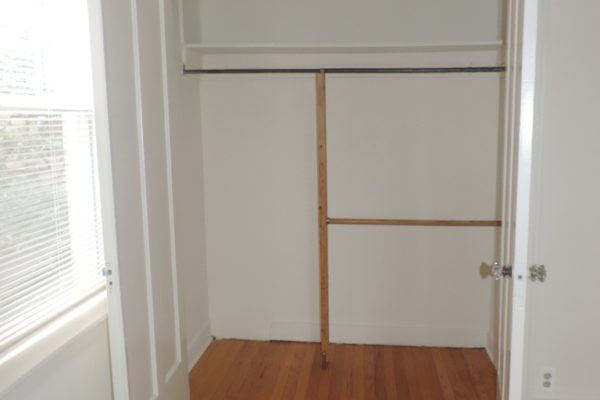 2544-2562 Prairie closet space