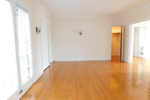 Image of Beautiful North Evanston 1Br – Large rooms, formal dining room, HWF, lots of closets & great light!