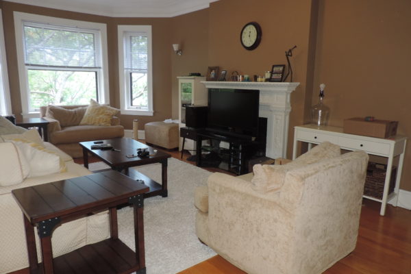 612 Sheridan Road/104 Keeney living room