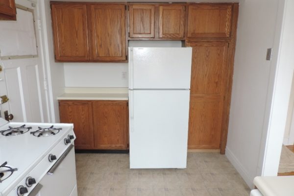 733-739 Hinman kitchen area