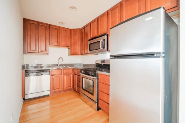 515 Sheridan kitchen