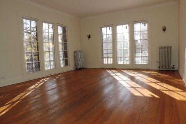 Image of Beautiful North Evanston 1Br – Large rooms, formal dining room, HWF, lots of closets & great light!
