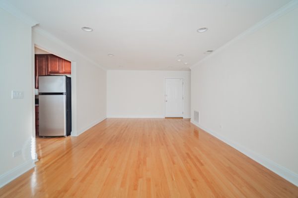 515 Sheridan Road living room