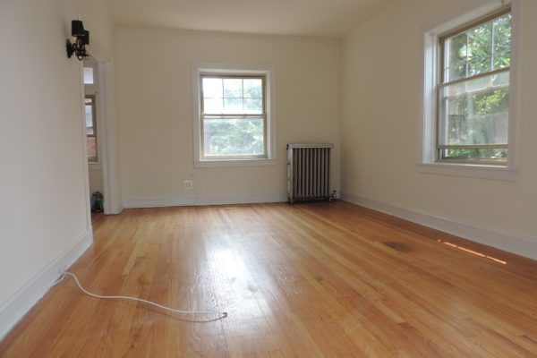 2525-2537 Eastwood Ave living room