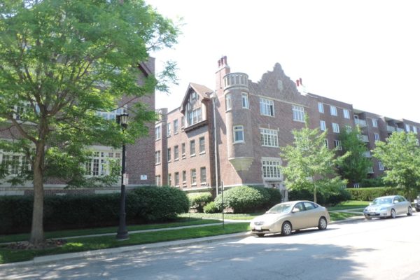 Image of Gleaming Downtown Evanston 1Br -Large rms, formal DR, Hardwood floors & fireplace