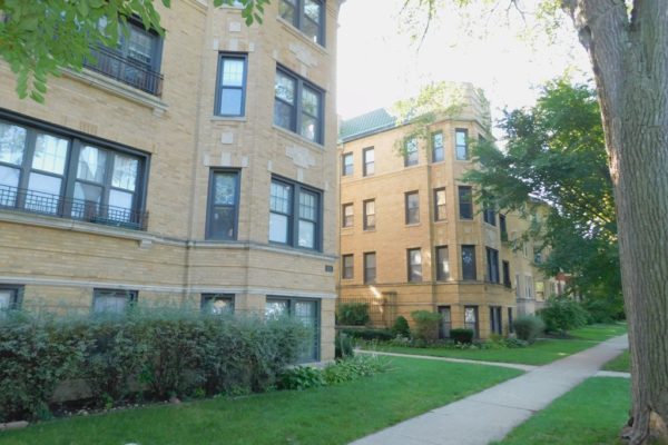 Image of Gorgeous South East Evanston 1Br w/ huge rooms, DW, CA, HWF & dogs ok!