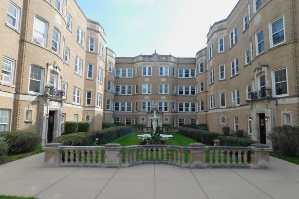 Image of Gorgeous South East Evanston 3Br/2.5Ba with wide open layout! over 1600 Square feet!