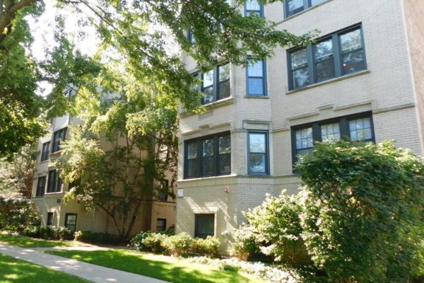 Image of Stunning SE Evanston 1Br with large rms, new kitchen with DW, microwave, in unit laundry & den!