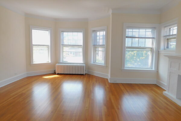 Image of Remodeled SE Evanston 2Br-large rooms, formal DR w/ New kit,DW, HWF & formal Dr