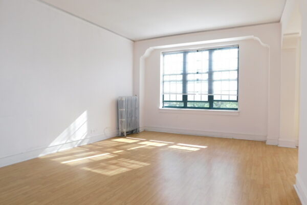 Image of Big, bright downtown Evanston 2Br/2Ba-  Less than a mile from Northwestern