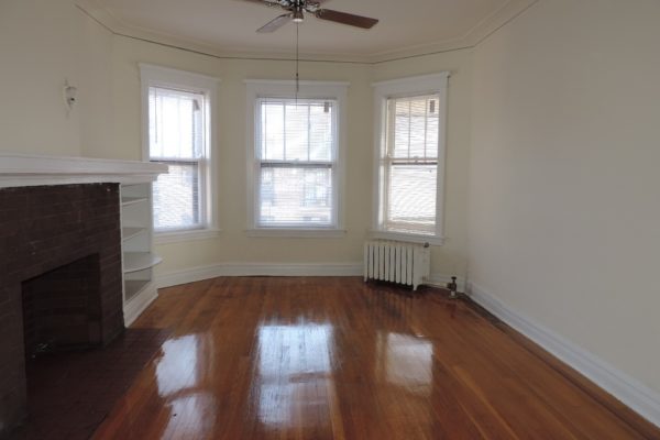 Image of Awesome SE Evanston 2Br w/large rms, modern eat in kitchen, DW and HWF