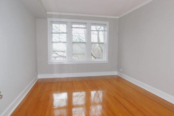 Image of Gorgeous Downtown Wilmette 1Br steps to the Metra w/ DW, AC & HWF