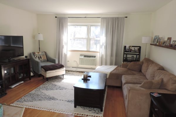 Image of Super clean south east Evanston 2BR with remodeled kitchen, DW, A/C & parking!