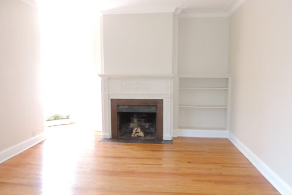 Image of Terrific Downtown Evanston 3Br/2Ba w/ large rooms, DW, HWF & great light!