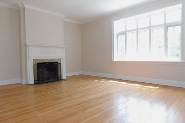 Image of Terrific Downtown Evanston 3Br/2Ba w/ large rooms, DW, HWF & great light!