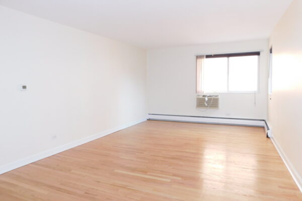Image of Immaculate SE Evanston 2Br w/huge rooms, HWF, A/C and parking