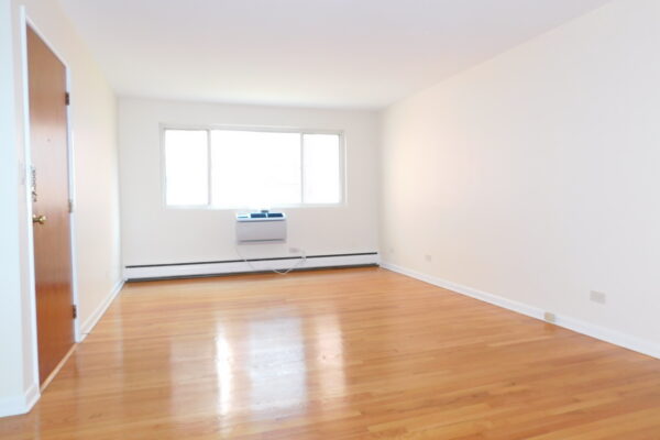 Image of Immaculate SE Evanston 1Br w/huge rooms, HWF, A/C and parking