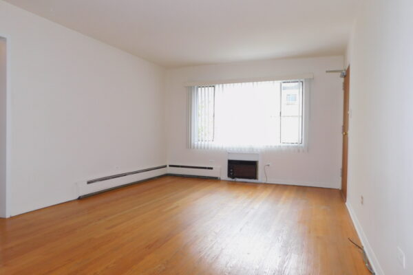 Image of Large North Evanston 1Br w/modern eat in kit, HWF, A/C and big closets