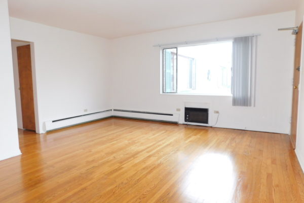Image of Big, bright north Evanston 2br w/ DW, A/C, HWF and large closets!
