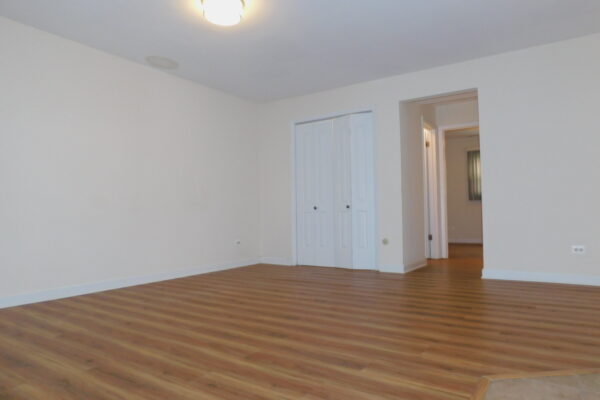 Image of Newly remodeled southeast Evanston 3Br/2Ba with new kitchen, dishwasher, A/C and parking