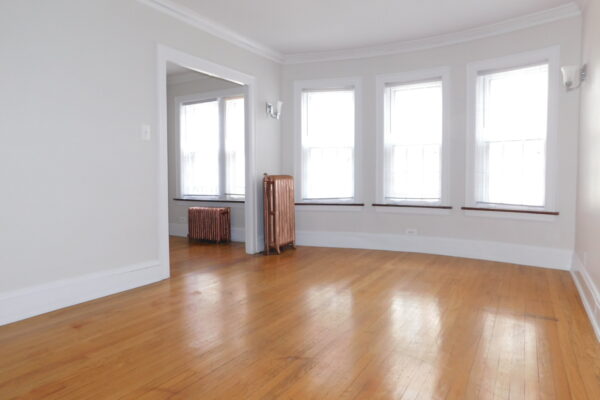 Image of East Wilmette- Sparkling one bedroom steps to the Purple line at 5th/Linden