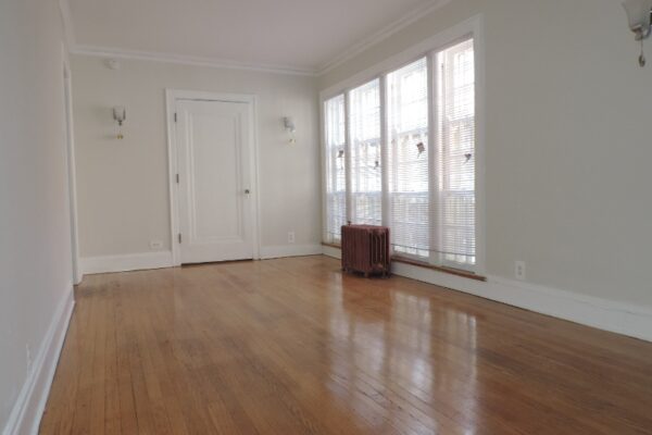 Image of East Wilmette- Sparkling one bedroom steps to the Purple line at 5th/Linden