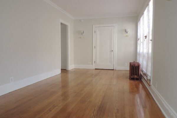 Image of Wilmette- Spacious one bedroom steps to the Purple line at 5th Linden