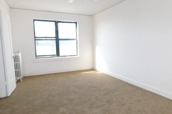 Image of Bright downtown Evanston Studio. Steps to NU Shuttle stop.