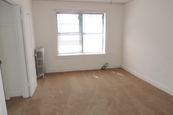 Image of Clean downtown Evanston Studio. Steps to shopping, restaurants, transportation and NU shuttle stop!