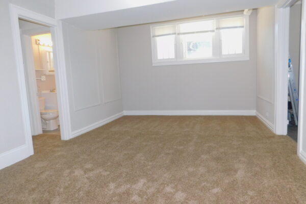 Image of Big north Evanston garden studio w/modern eat in kitchen with DW & microwave!