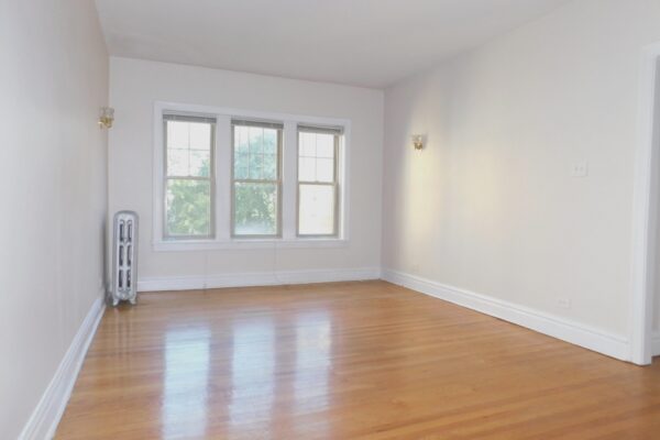 Image of Awesome SE Evanston 1br w/large rooms, formal DR, mod kit, DW & HWF