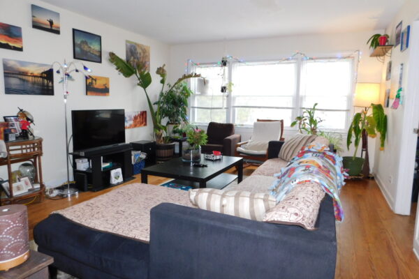 Image of Evanston – Sparkling 3Br/1Ba in flat.  Over 1500 sq feet with in unit laundry and garage!