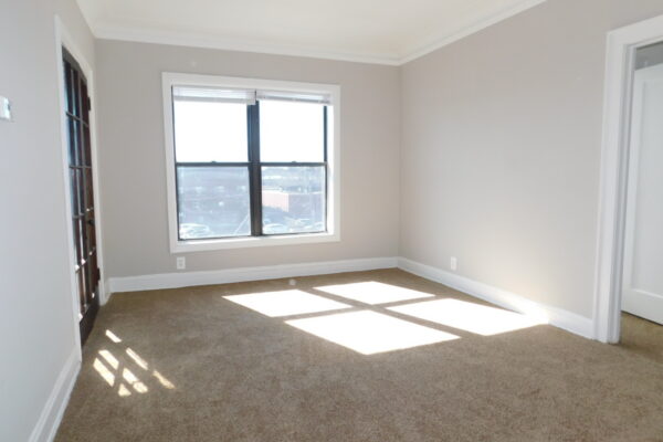 Image of Gorgeous downtown Wilmette studio with remodeled kit/ba, DW, CA & parking. Steps to shopping and restaurants!