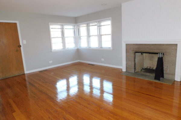 Image of Rarely available northwest Evanston 2 bedroom duplex with in unit laundry & parking!